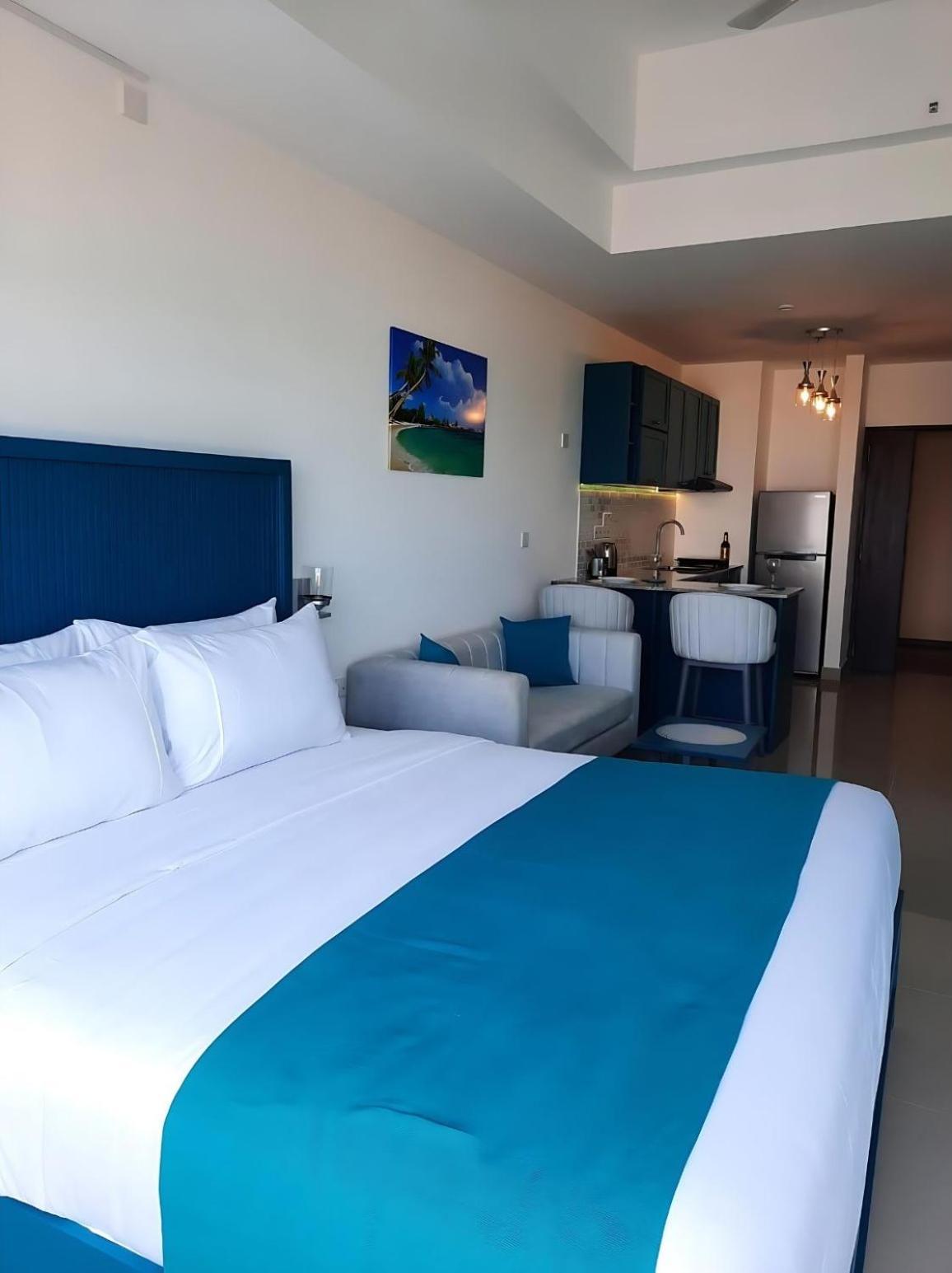Negombo Ocean Breeze - Bliss On The Beach Luxury Apartments By Serendib Vacation 外观 照片