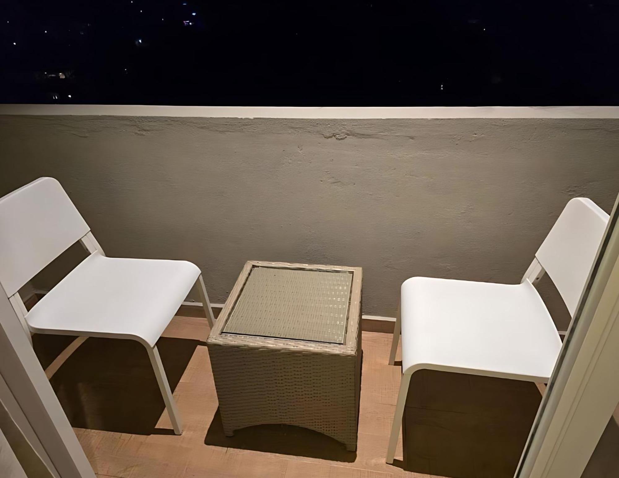 Negombo Ocean Breeze - Bliss On The Beach Luxury Apartments By Serendib Vacation 外观 照片