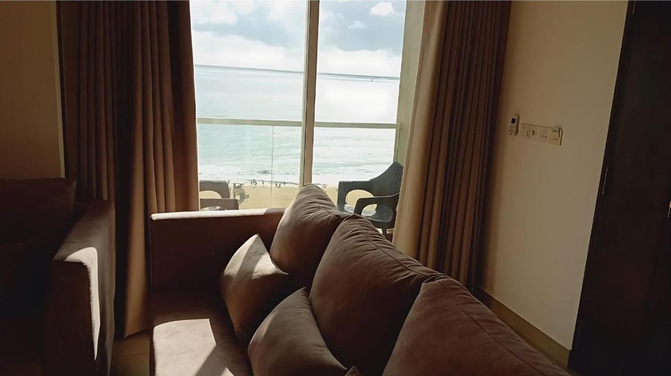 Negombo Ocean Breeze - Bliss On The Beach Luxury Apartments By Serendib Vacation 外观 照片