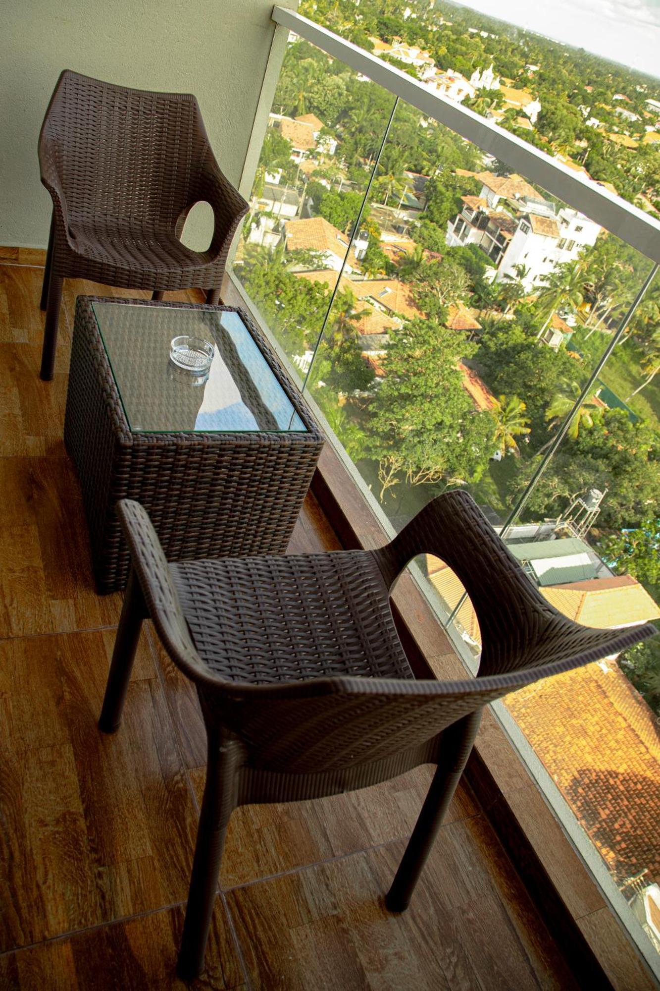 Negombo Ocean Breeze - Bliss On The Beach Luxury Apartments By Serendib Vacation 外观 照片