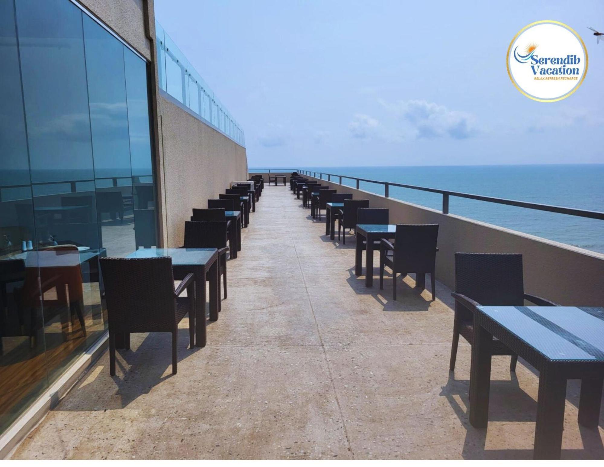 Negombo Ocean Breeze - Bliss On The Beach Luxury Apartments By Serendib Vacation 外观 照片