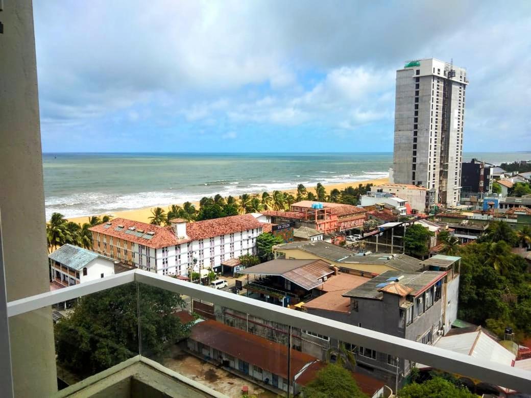 Negombo Ocean Breeze - Bliss On The Beach Luxury Apartments By Serendib Vacation 外观 照片