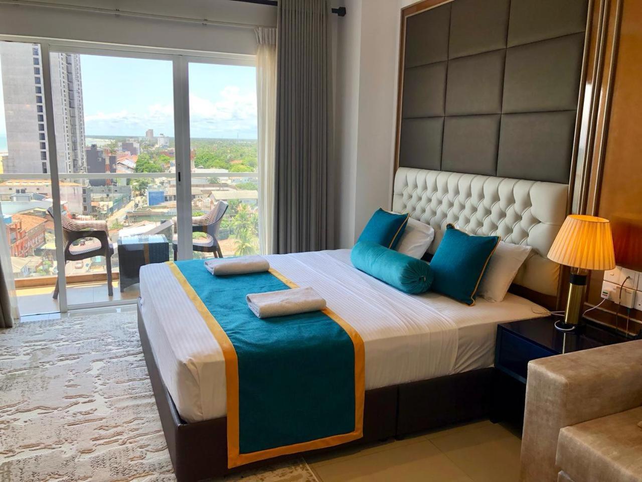 Negombo Ocean Breeze - Bliss On The Beach Luxury Apartments By Serendib Vacation 外观 照片