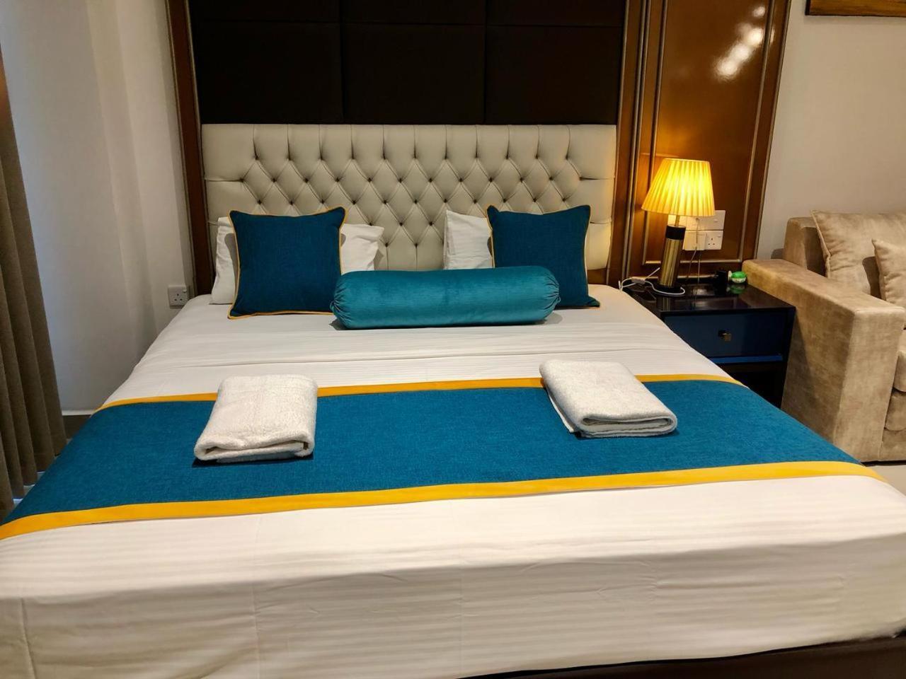 Negombo Ocean Breeze - Bliss On The Beach Luxury Apartments By Serendib Vacation 外观 照片